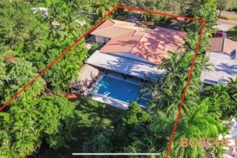 Villa ou maison à vendre à Biscayne Park, Floride: 5 chambres, 275.92 m2 № 1223860 - photo 30