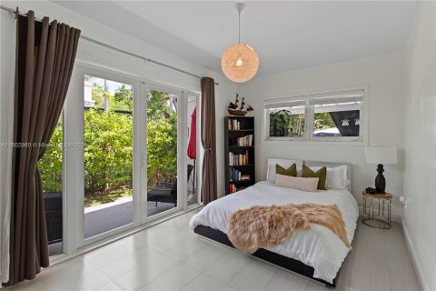 Villa ou maison à vendre à Biscayne Park, Floride: 5 chambres, 275.92 m2 № 1223860 - photo 12