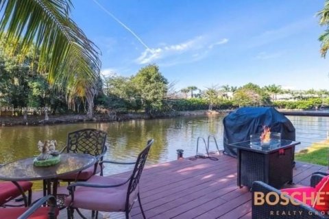 Villa ou maison à vendre à Biscayne Park, Floride: 5 chambres, 275.92 m2 № 1223860 - photo 28