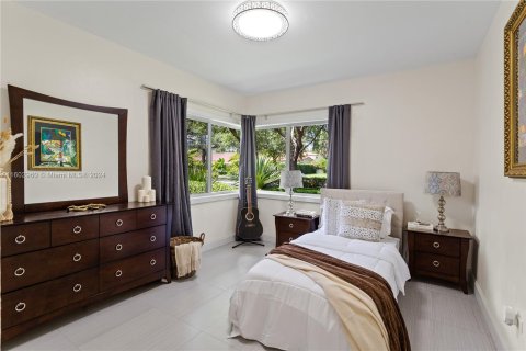 Villa ou maison à vendre à Biscayne Park, Floride: 5 chambres, 275.92 m2 № 1223860 - photo 19