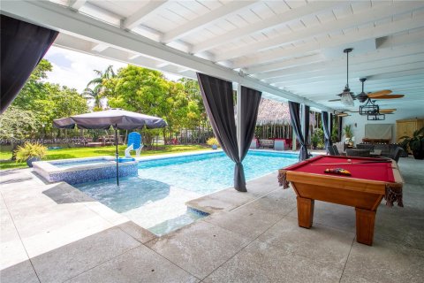 Villa ou maison à vendre à Biscayne Park, Floride: 5 chambres, 275.92 m2 № 1223860 - photo 23