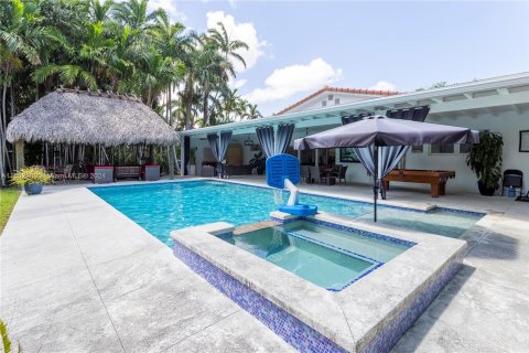 Villa ou maison à vendre à Biscayne Park, Floride: 5 chambres, 275.92 m2 № 1223860 - photo 24