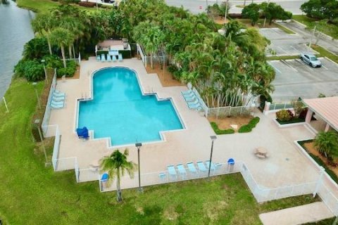 Villa ou maison à vendre à Margate, Floride: 3 chambres, 146.69 m2 № 1018084 - photo 2