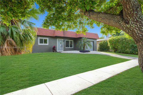 Villa ou maison à vendre à Dania Beach, Floride: 2 chambres, 113.99 m2 № 1225003 - photo 1