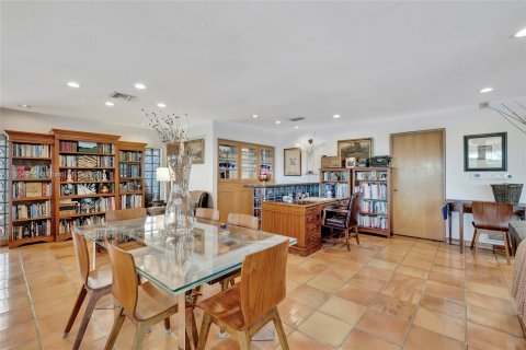 House in Coral Gables, Florida 4 bedrooms, 252.79 sq.m. № 1225027 - photo 8