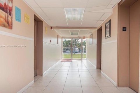 Condominio en venta en Hallandale Beach, Florida, 2 dormitorios, 85.84 m2 № 1042788 - foto 5