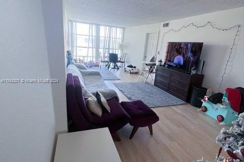 Condominio en venta en Hallandale Beach, Florida, 2 dormitorios, 85.84 m2 № 1042788 - foto 7