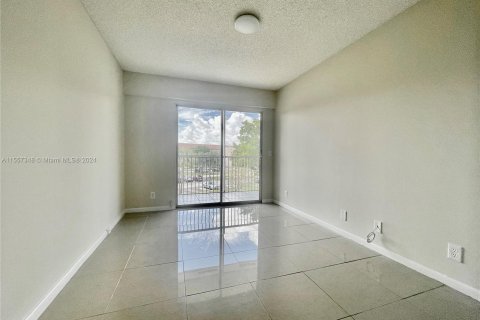 Copropriété à vendre à Pembroke Pines, Floride: 2 chambres, 88.63 m2 № 1078860 - photo 9