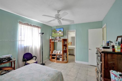 House in Lauderdale Lakes, Florida 5 bedrooms, 210.8 sq.m. № 1078766 - photo 22