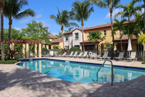 Townhouse in Palm Beach Gardens, Florida 3 bedrooms, 151.06 sq.m. № 1073868 - photo 7