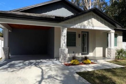 House in Tampa, Florida 4 bedrooms, 185.8 sq.m. № 1417037 - photo 1