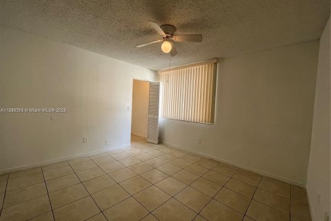 Copropriété à vendre à Pompano Beach, Floride: 3 chambres, 108.7 m2 № 1050537 - photo 5