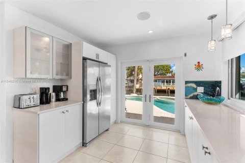 House in Dania Beach, Florida 3 bedrooms, 135.45 sq.m. № 1050535 - photo 11