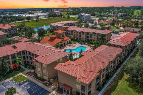 Condo in Davenport, Florida, 2 bedrooms  № 1400555 - photo 1