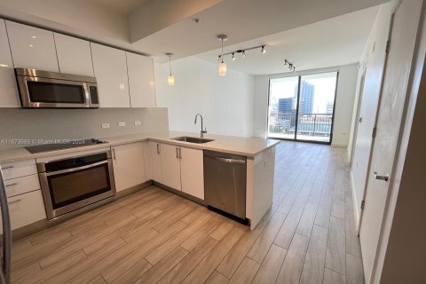 Condominio en alquiler en Miami, Florida, 1 dormitorio, 62.62 m2 № 1396846 - foto 1