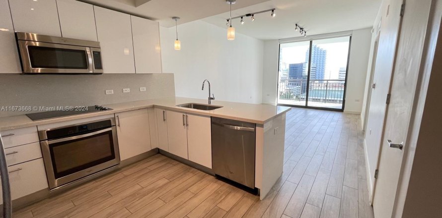 Condominio en Miami, Florida, 1 dormitorio  № 1396846