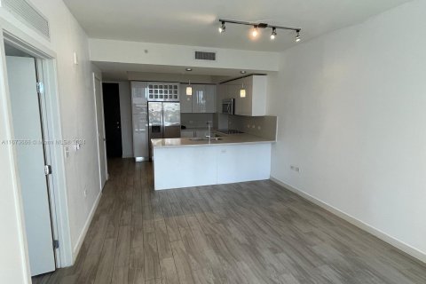 Condominio en alquiler en Miami, Florida, 1 dormitorio, 62.62 m2 № 1396846 - foto 10