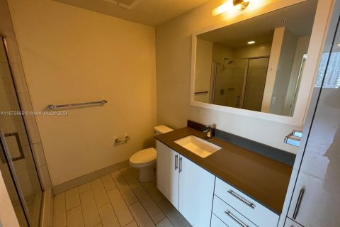 Condominio en alquiler en Miami, Florida, 1 dormitorio, 62.62 m2 № 1396846 - foto 18