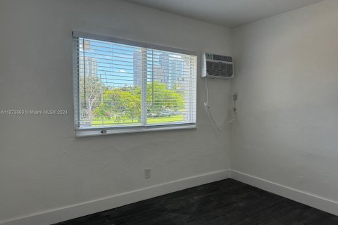 Apartamento en alquiler en Miami, Florida, 1 dormitorio, 46.45 m2 № 1396847 - foto 1