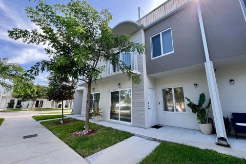 Townhouse in Homestead, Florida 4 bedrooms, 129.88 sq.m. № 1384103 - photo 2