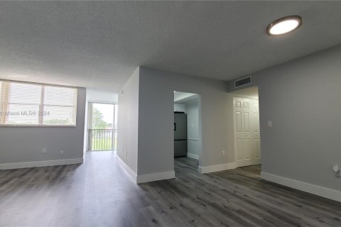 Condo in Miami, Florida, 2 bedrooms  № 1384101 - photo 6