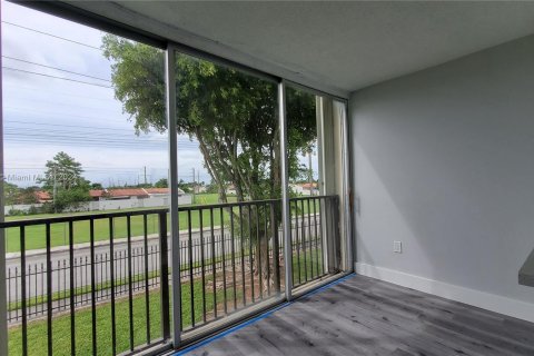 Copropriété à vendre à Miami, Floride: 2 chambres, 100.89 m2 № 1384101 - photo 13