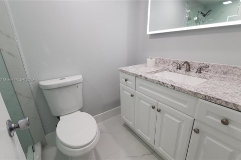 Condo in Miami, Florida, 2 bedrooms  № 1384101 - photo 18