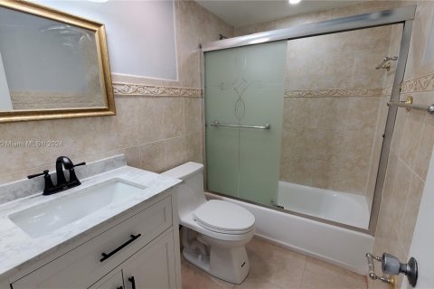 Condo in Miami, Florida, 2 bedrooms  № 1384101 - photo 24