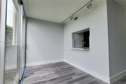 Copropriété à vendre à Miami, Floride: 2 chambres, 100.89 m2 № 1384101 - photo 11