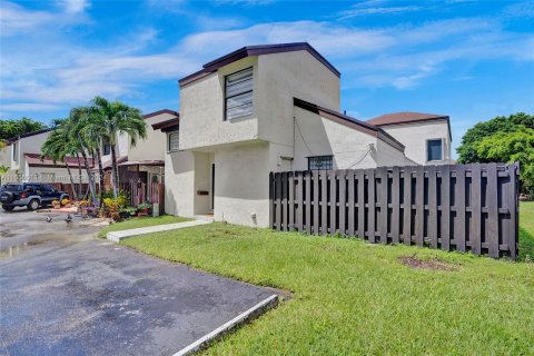 Adosado en venta en Miami, Florida, 3 dormitorios, 124.49 m2 № 1360485 - foto 2