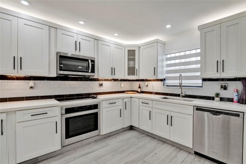 Adosado en venta en Miami, Florida, 3 dormitorios, 124.49 m2 № 1360485 - foto 10