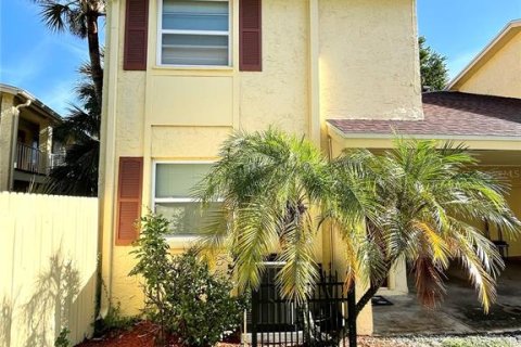 Townhouse in Tampa, Florida 3 bedrooms, 147.53 sq.m. № 1414493 - photo 2