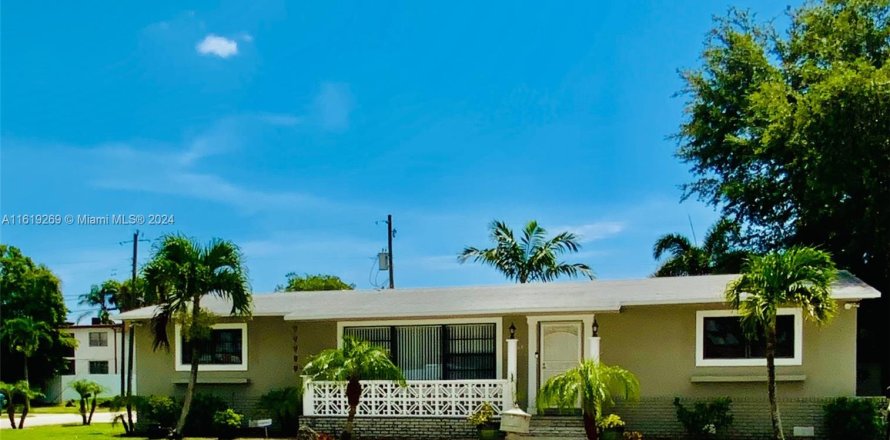 House in Miami, Florida 3 bedrooms, 170.75 sq.m. № 1240996