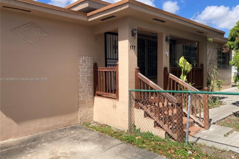 Casa en venta en Hialeah, Florida, 4 dormitorios, 236.16 m2 № 1405864 - foto 2