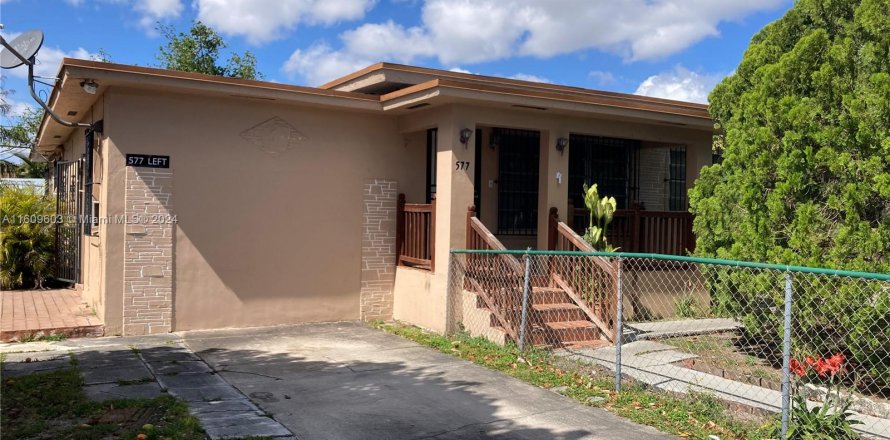 Villa ou maison à Hialeah, Floride 4 chambres, 236.16 m2 № 1405864