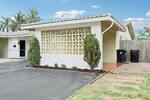 Casa en venta en Fort Lauderdale, Florida, 2 dormitorios, 122.91 m2 № 1347838 - foto 3