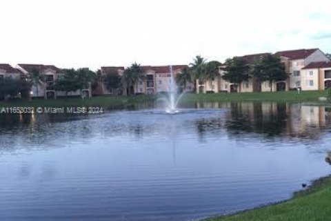 Condo in Miramar, Florida, 2 bedrooms  № 1347806 - photo 2