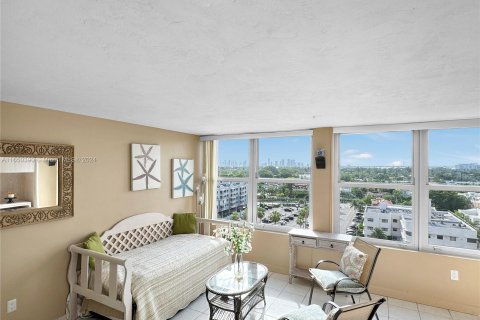 Condominio en venta en Miami Beach, Florida, 52.58 m2 № 1347881 - foto 8