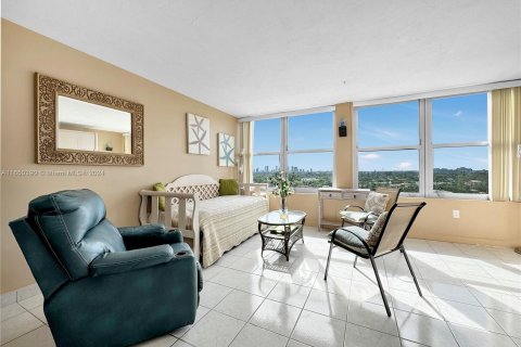 Condominio en venta en Miami Beach, Florida, 52.58 m2 № 1347881 - foto 10