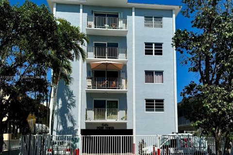 Condo in Miami Beach, Florida, 1 bedroom  № 1216518 - photo 1