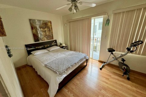 Condo in Miami Beach, Florida, 1 bedroom  № 1216518 - photo 3