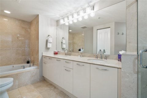 Condo in Fort Lauderdale, Florida, 2 bedrooms  № 1413735 - photo 11