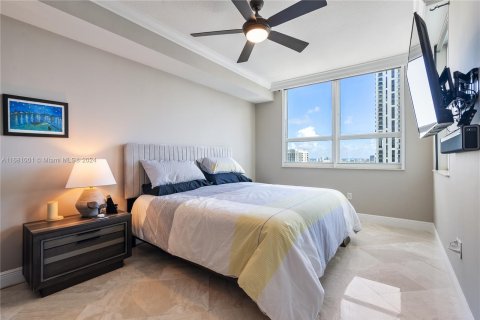 Condo in Fort Lauderdale, Florida, 2 bedrooms  № 1413735 - photo 24