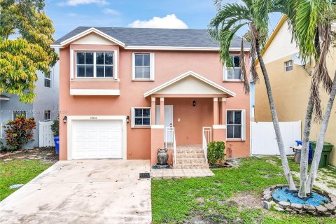 Villa ou maison à vendre à Pembroke Pines, Floride: 4 chambres, 176.42 m2 № 1331877 - photo 2