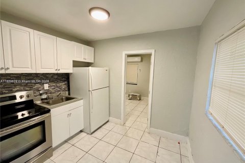 Immobilier commercial à vendre à Hallandale Beach, Floride: 94.2 m2 № 1224986 - photo 8