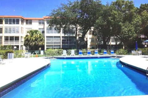 Condo in Lauderdale Lakes, Florida, 1 bedroom  № 1073057 - photo 19