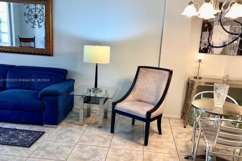 Condo in Lauderdale Lakes, Florida, 1 bedroom  № 1073057 - photo 6