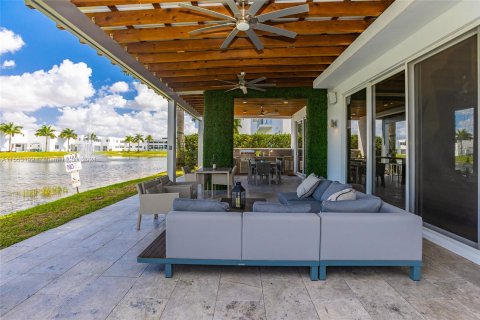 Villa ou maison à vendre à Doral, Floride: 5 chambres, 429.95 m2 № 1073059 - photo 16