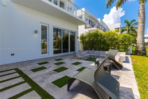 Villa ou maison à vendre à Doral, Floride: 5 chambres, 429.95 m2 № 1073059 - photo 17