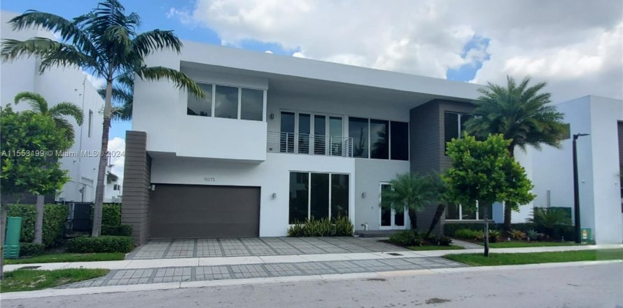House in Doral, Florida 5 bedrooms, 429.95 sq.m. № 1073059